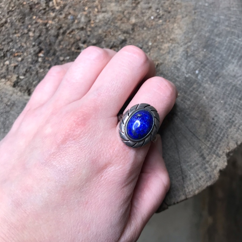 Vintage lapis lazuli silver ring